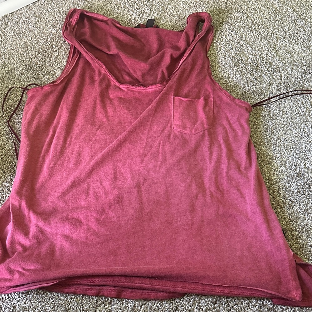 Rock and Republic Women's Sleeveless Top in Red